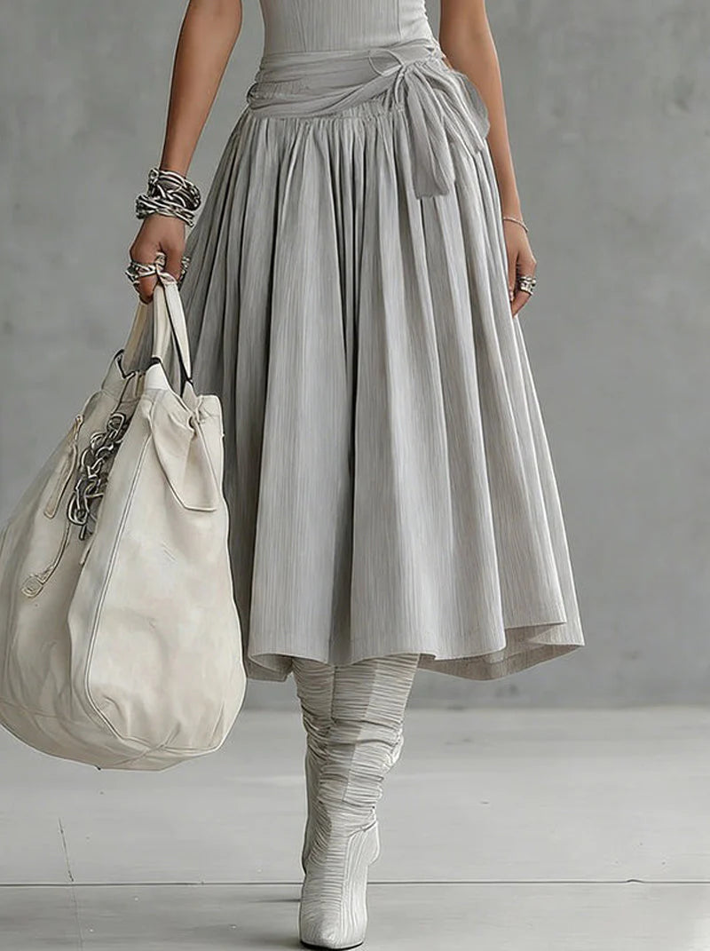 Completo a coste grigio — Top modellante e gonna midi drappeggiata