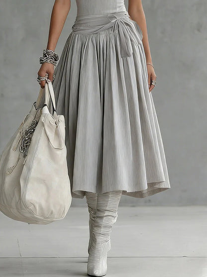 Completo a coste grigio — Top modellante e gonna midi drappeggiata